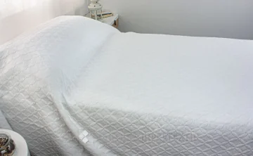 Élégante couette blanche modèle ALBA 17 par Vialman